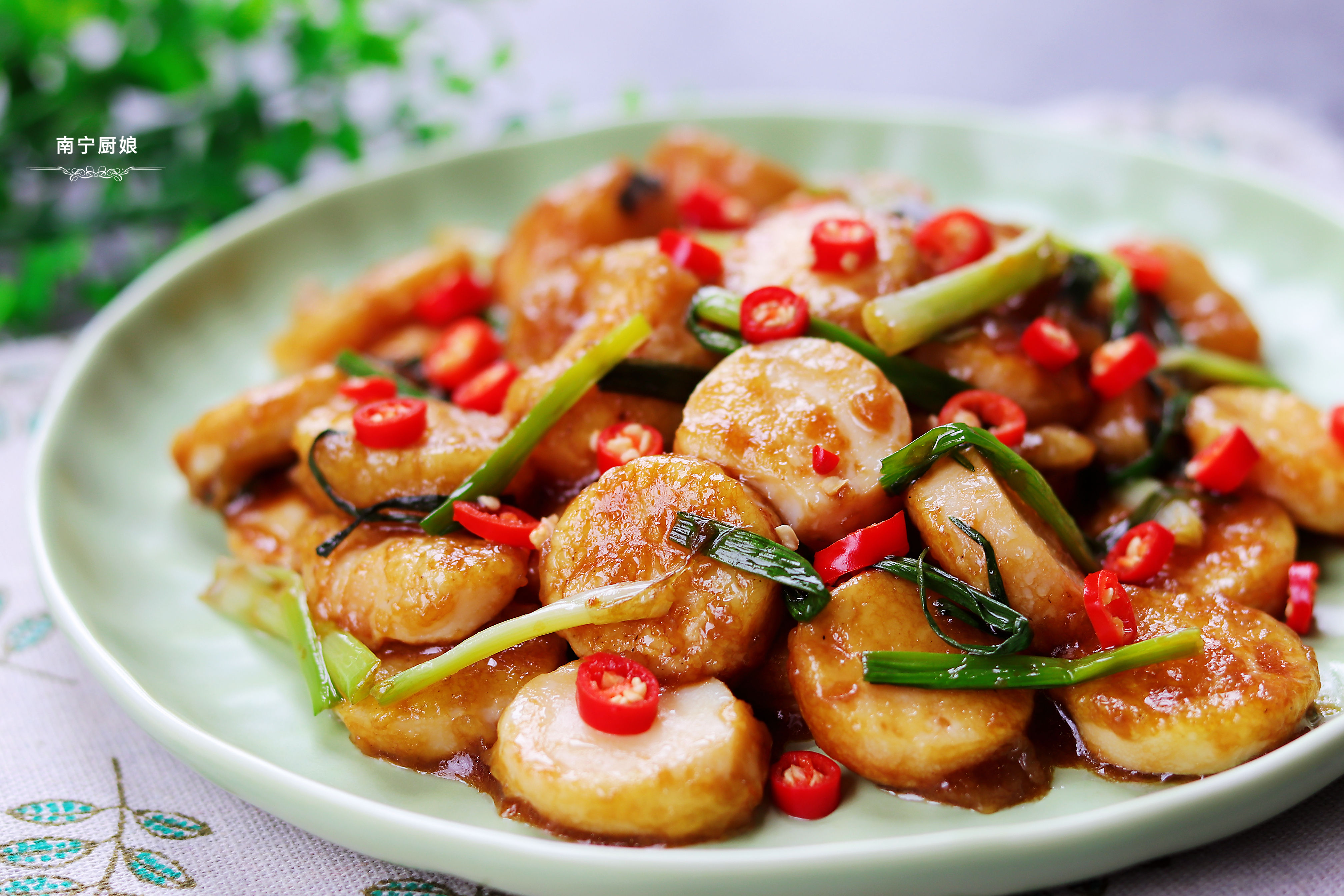 燒日本豆腐時加入一把蔥，沒想到如此美味，不愧是老保姆的拿手菜