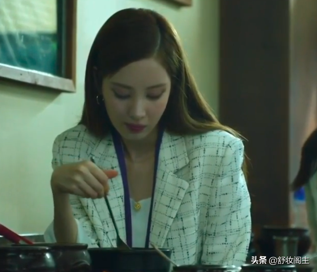 韩剧又出穿搭教科书！照抄这几套职场搭配，瞬间变好看