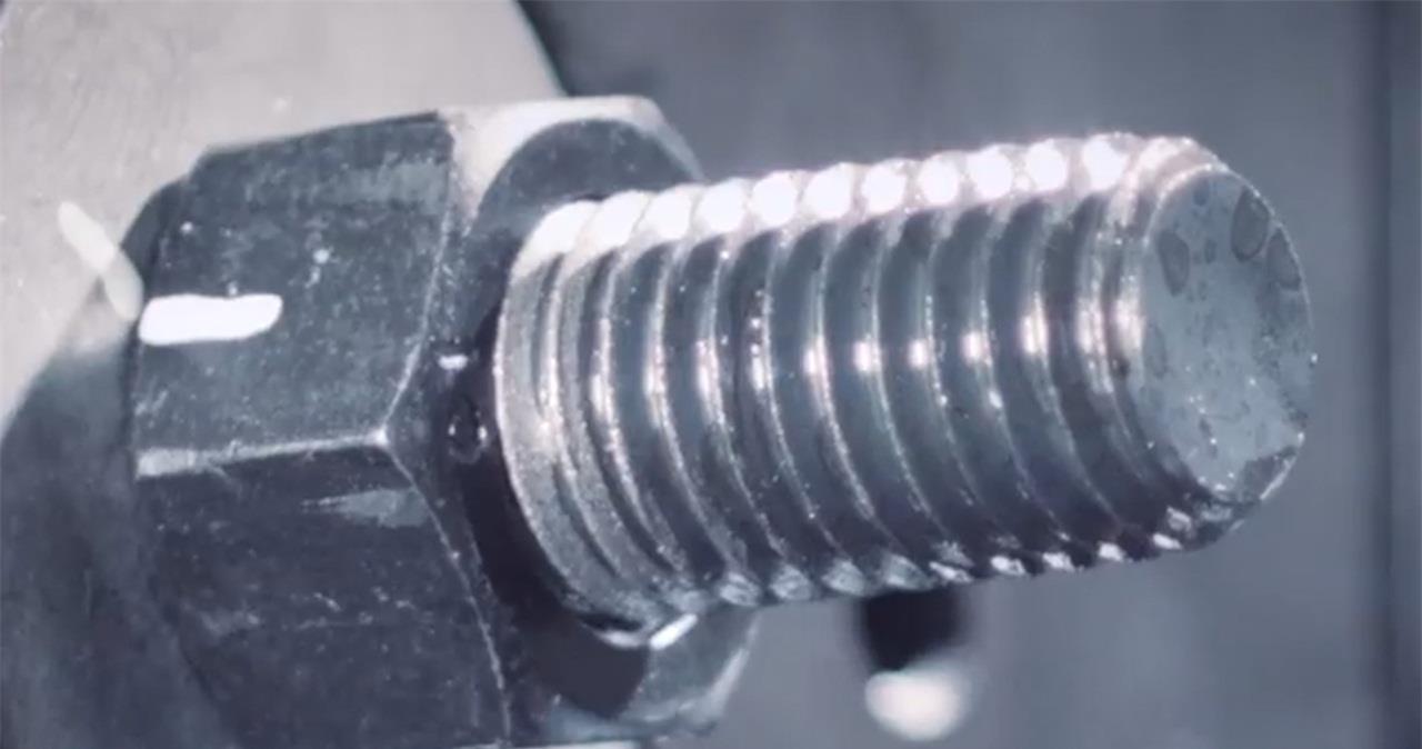 中国是高铁大国，但这“永不松动”螺母，只能