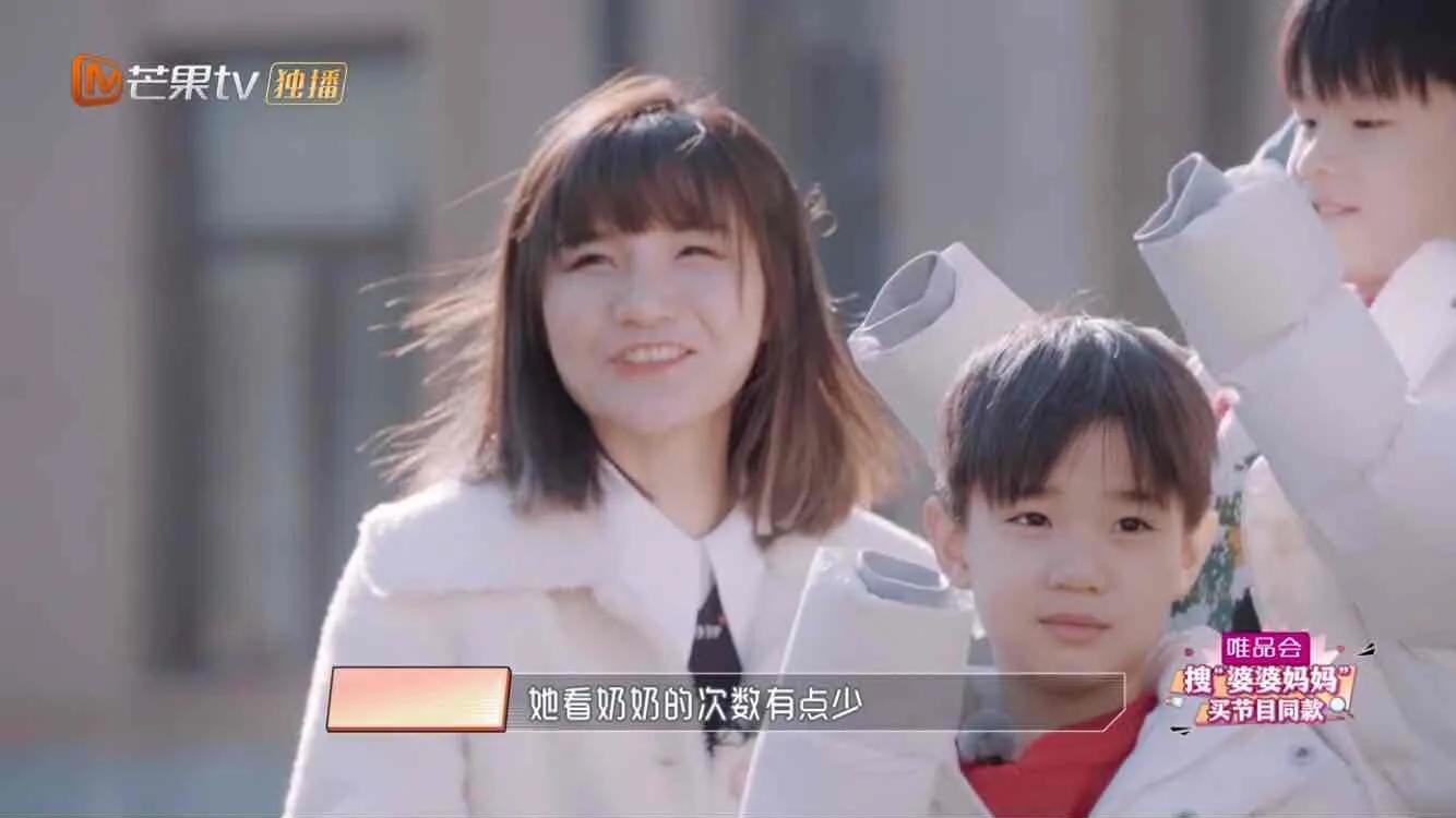 被婆婆“百般维护”的黄圣依：“豪门媳妇”的智慧，都在饭桌上