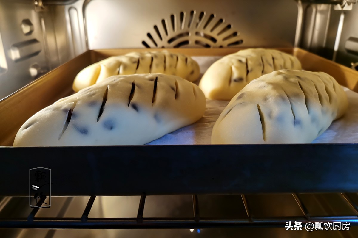 闺蜜们都喜欢的面包，既甜又香，配杯牛奶，当早餐一顿一个，特棒