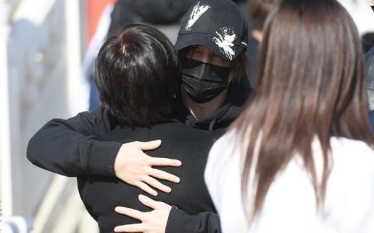 Exposure of spot of Zhao Yingjun memorial meeting, xue Zhiqian hurts heart cry bitterly, huang Bo is sent off before roc king treasure is strong