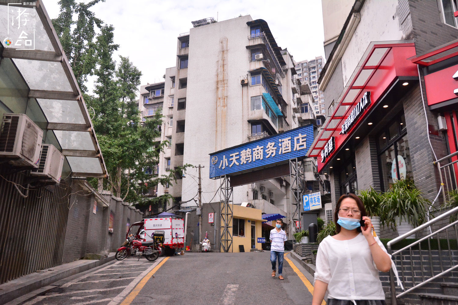 在大坪街道探险：穿越破旧的电视塔村，寻找被遗忘的山城地标