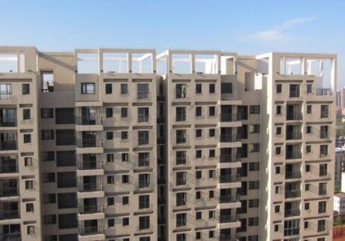 现在急卖房的真的很多，要求全款，八折很正常