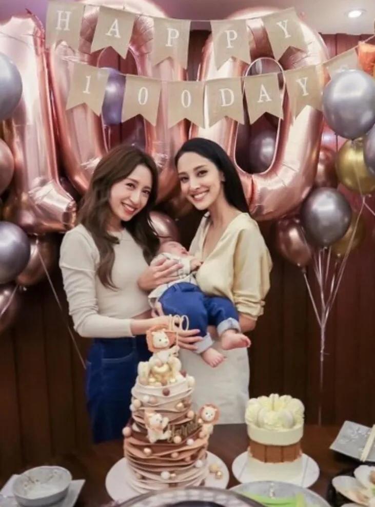 鄭嘉穎陳凱琳為二胎兒子慶祝百日，曬溫馨全家福，弟弟和哥哥很像