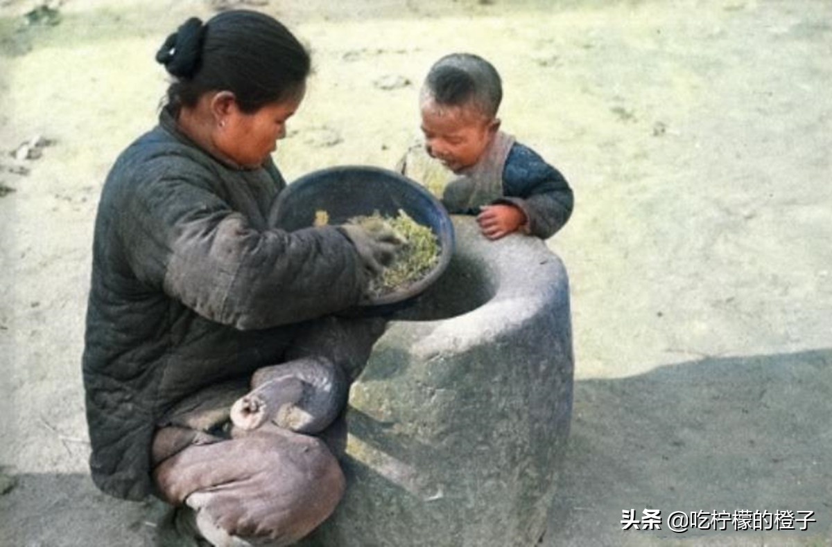 老照片：美国人镜头下1943年的河南，饿殍遍野，哀民生之多艰