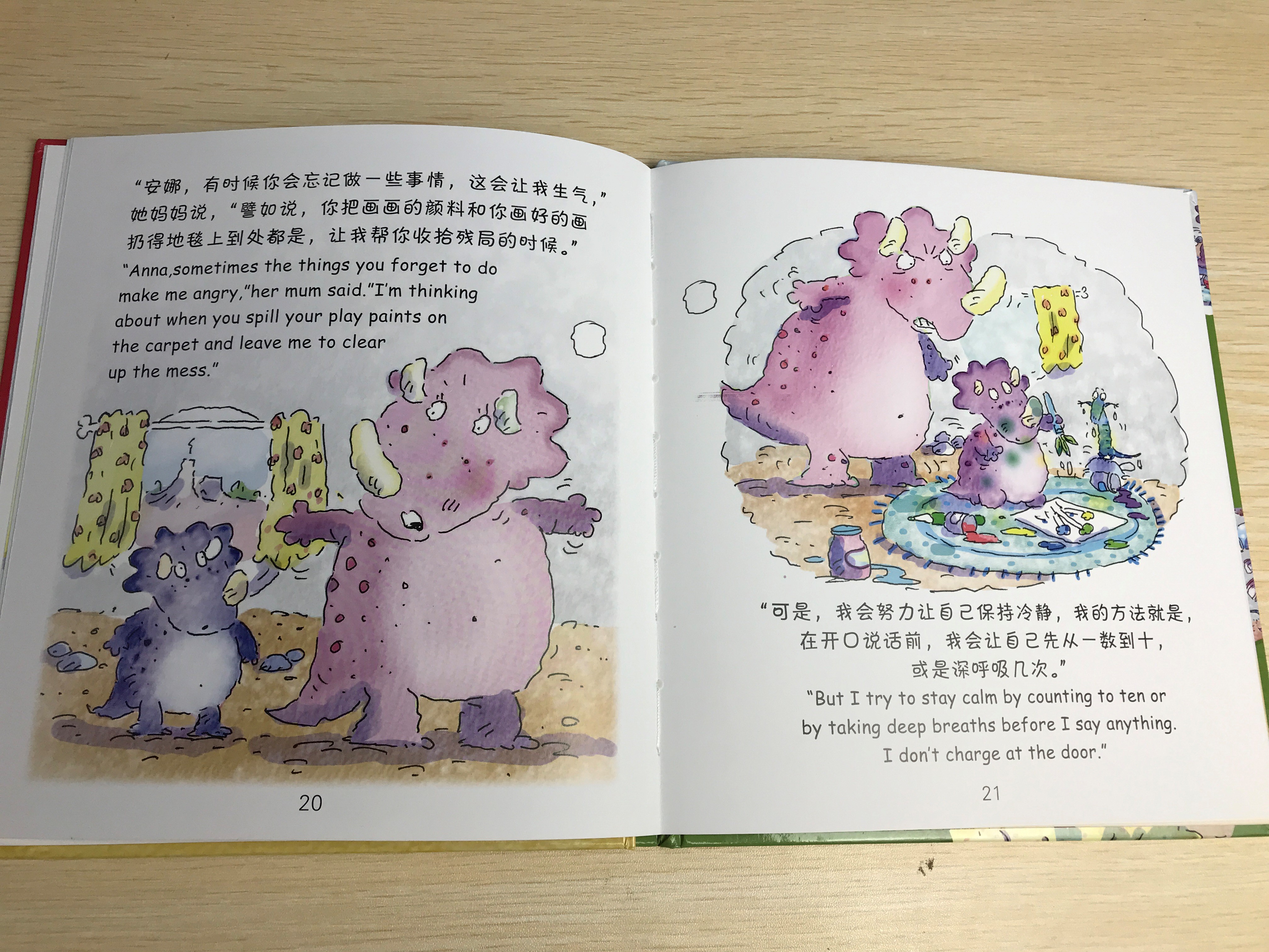 嗯哼踩疼脚崩溃大哭，霍思燕的处理方式获百万点赞，堪称教科书级