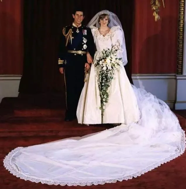 英国首相鲍里斯偷偷结婚了！新娘礼服居然只要45镑…