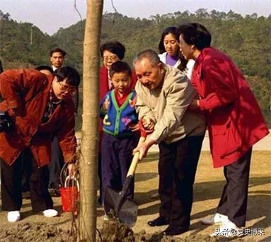 邓小平对深圳经济特区的三次关键支持