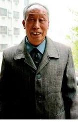 13岁男孩拾到一块玉玺，上交后获20元路费，45年