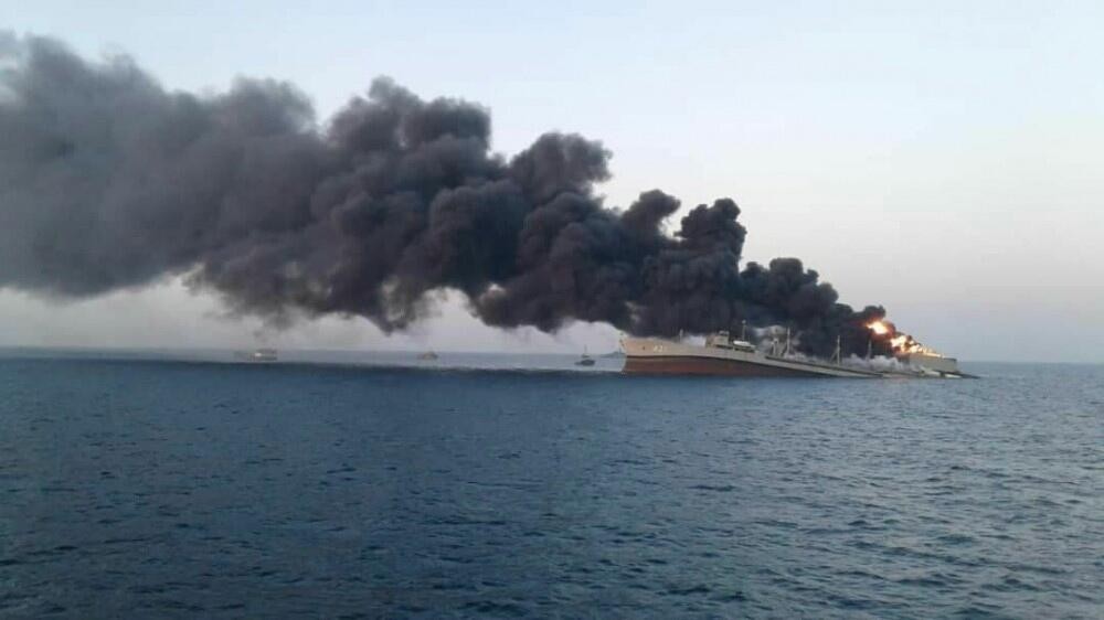 又是摩萨德干的？伊朗战机坠毁，军舰沉没，核设施被炸，接连出事