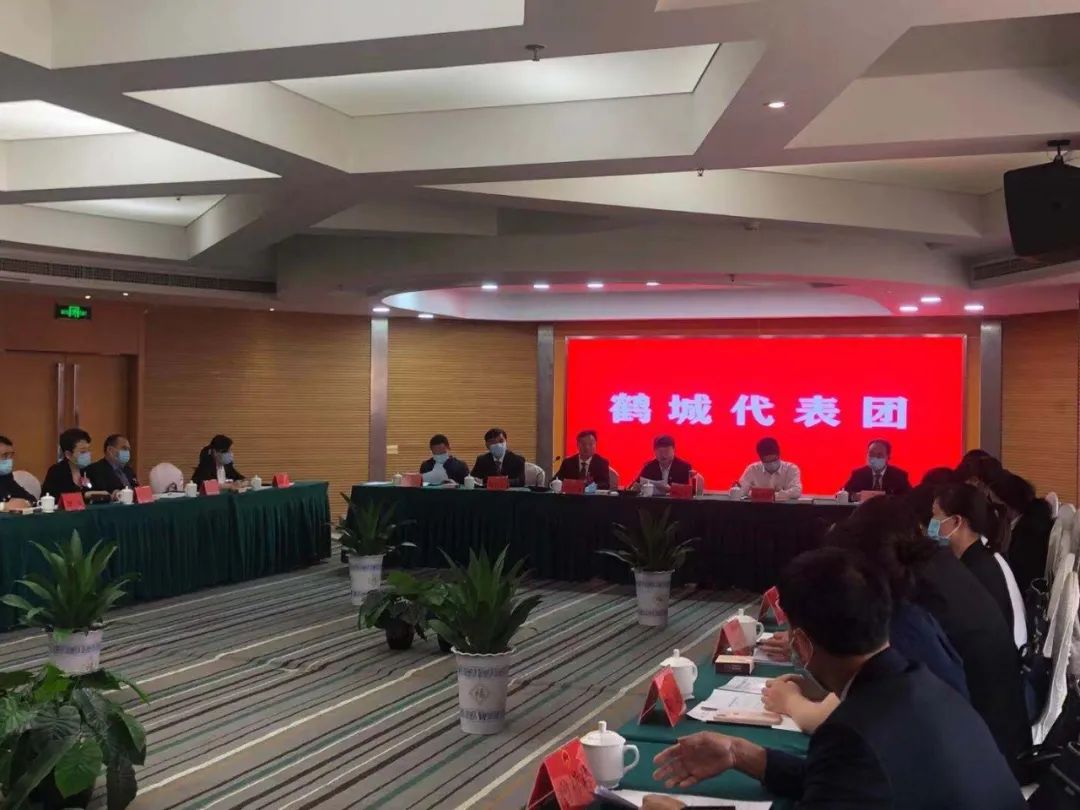 【图片新闻】市五届人大六次会议各代表团举行分组讨论