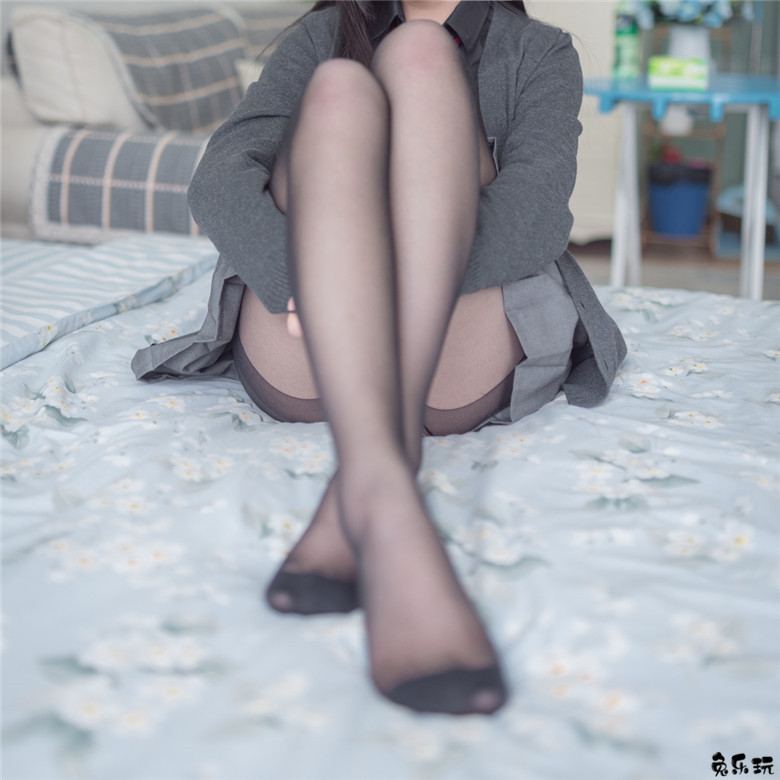 黑丝美腿萌萌哒！