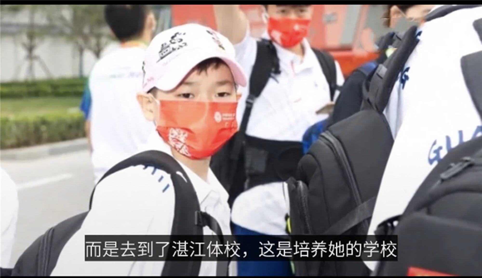 全红婵被保护起来，过节不回村！一家人在区里团聚，村子附近断网