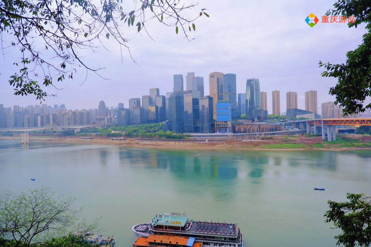 神奇的重庆戴家巷崖壁步道：高低落差60米，300米栈道都悬空