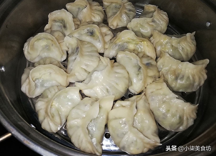 图片[16]-三鲜蒸饺家常做法 开水一烫 不用饧面 皮薄馅大 咬一口很过瘾-起舞食谱网