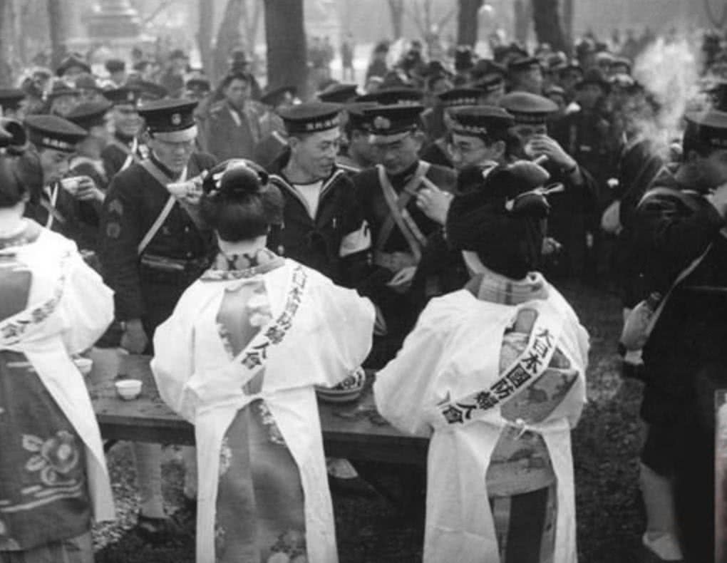 如果日本坚决不投降，会是什么结果？前线饿死士兵，后方饿死百姓