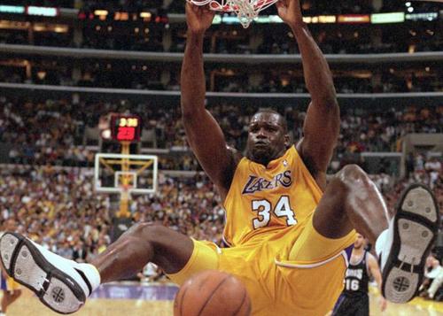 让NBA更改规则的6大球星：砍鲨战术被修改，张伯伦扩大三秒区