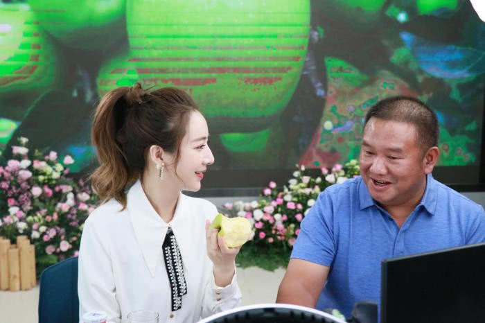 薇娅回应《向往》做好事翻车水果到买家手里全