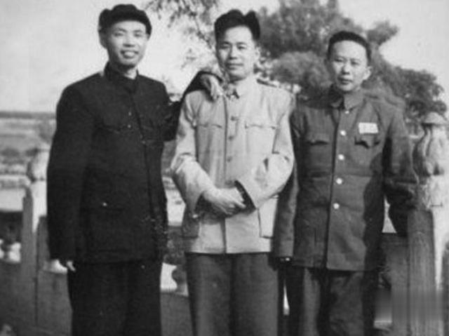 眼看阵地要丢，团长急得直跺脚，危急时刻这个