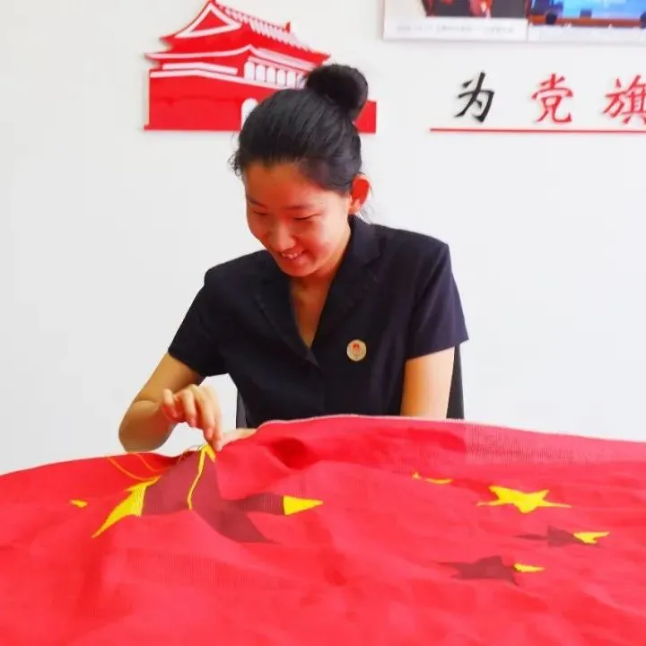 国庆特辑 | 再绣红旗