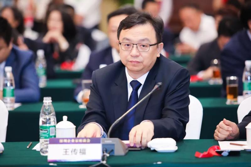 表哥投资他2百万赚回几百亿，嫂子供他读完大学，却不要任何回报