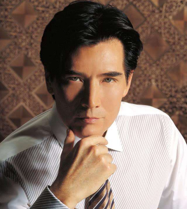 首个在春晚蹦迪的男明星，爆红后惨遭“封杀”？费翔的成名始末