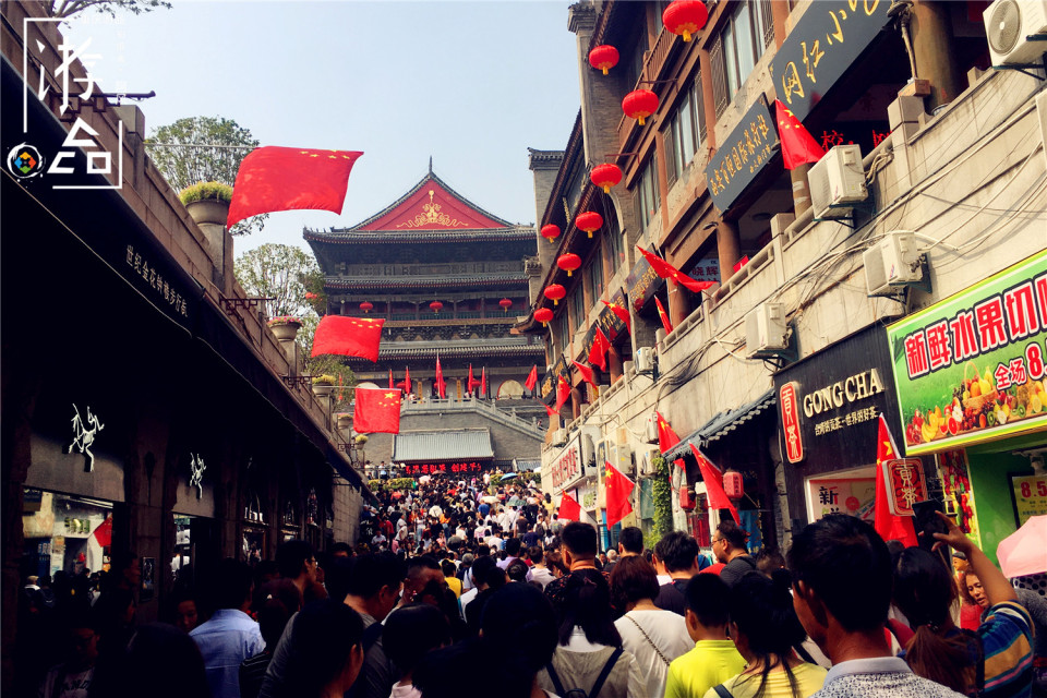 进口商品量大实惠，最符合景区的商铺，重庆磁器口也不例外