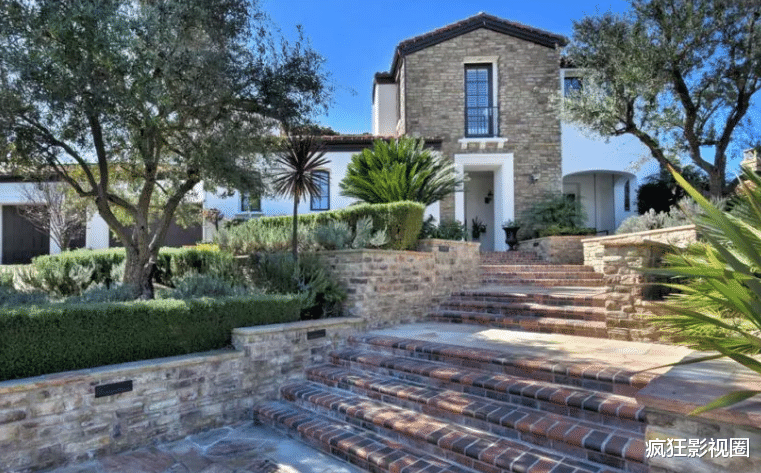 美国顶级名媛的奢侈生活什么样？别墅养宠物、