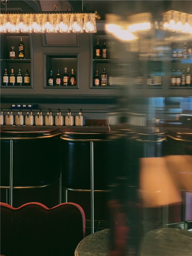 重庆来福士水晶连廊揭幕全新酒吧“THE MAVEN航”