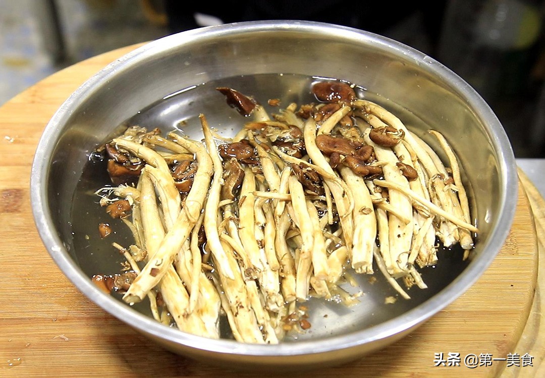 图片[3]-【茶树菇炒鸡】做法步骤图 鲜到骨子里 地道农家做法-起舞食谱网