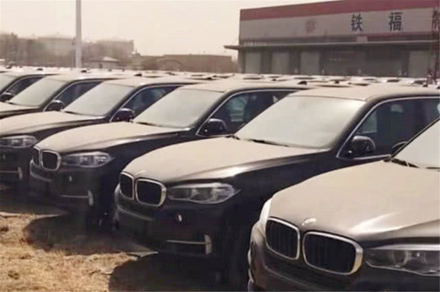 宝马X5库存成灾，堆积如山，怒降25万无人问，车