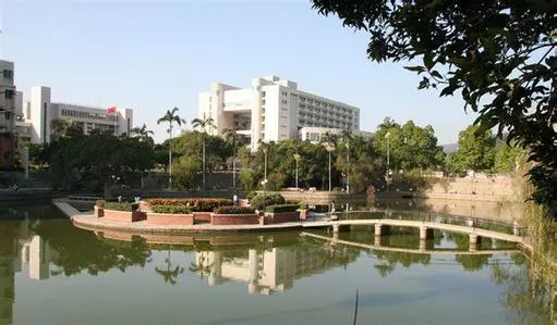 嫌恐怖片不够刺激，读这几个高校的灵异事件试