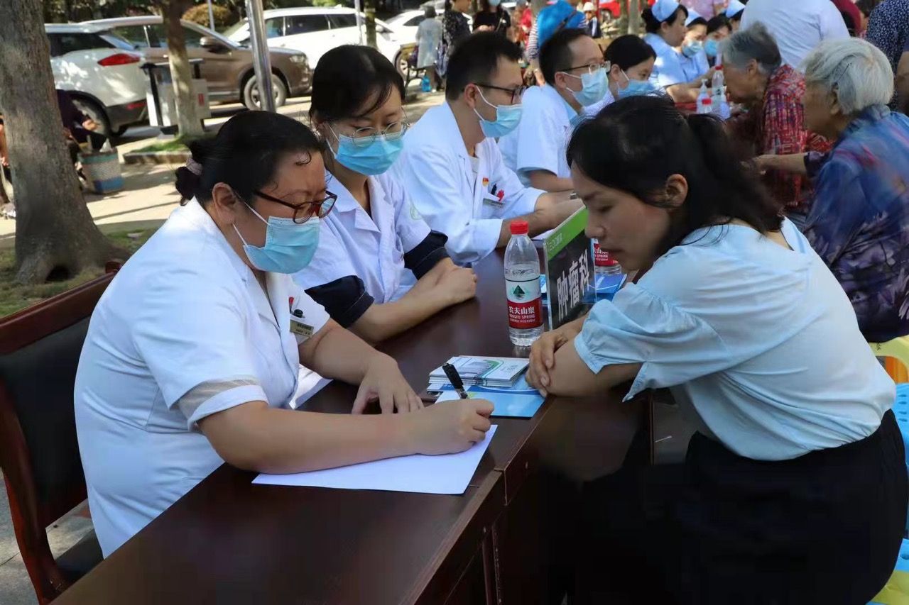 “远离癌症早预防，健康身心保国防”