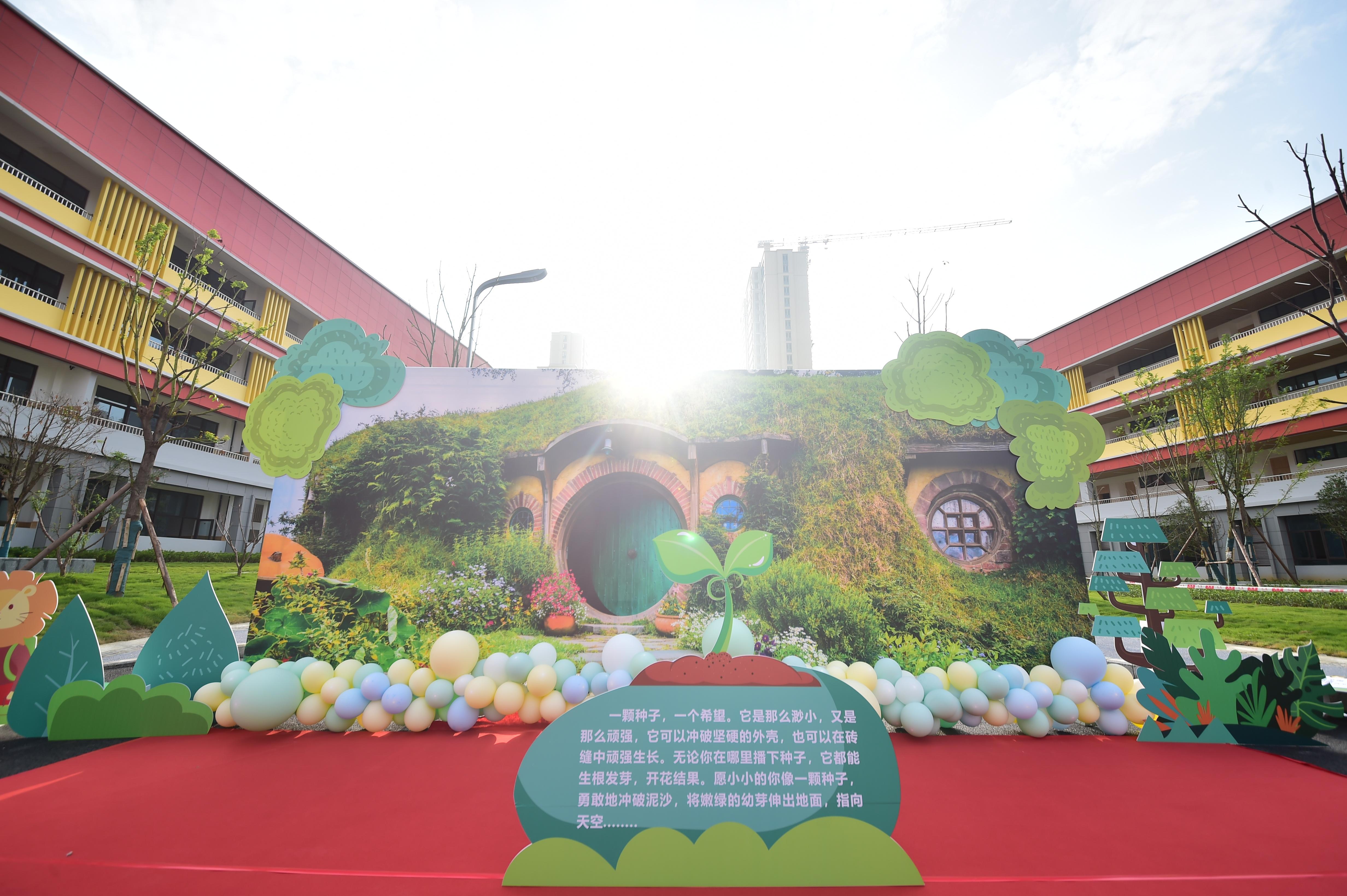 雙流棠湖中學(xué)怡心實(shí)驗(yàn)學(xué)校“夢幻校園”迎新(圖2) 雙流棠湖中學(xué)怡心實(shí)驗(yàn)學(xué)校“夢幻校園”迎新(圖2)