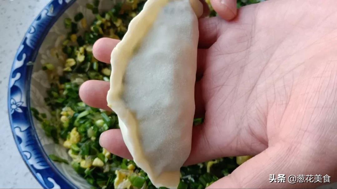韭菜雞蛋餡兒蒸餃好吃有訣竅，記住“1燙3不放”，蒸餃鮮香好吃