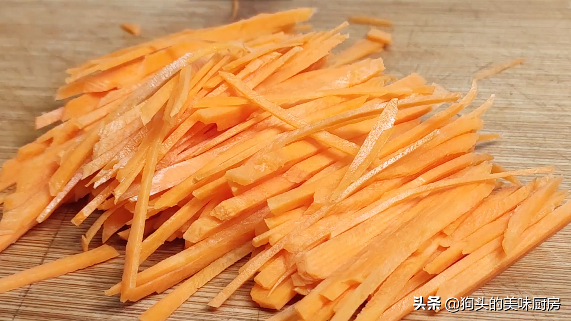 5個土豆，2個雞蛋，教你沒有吃過的做法，比肉還香，上桌就被掃光