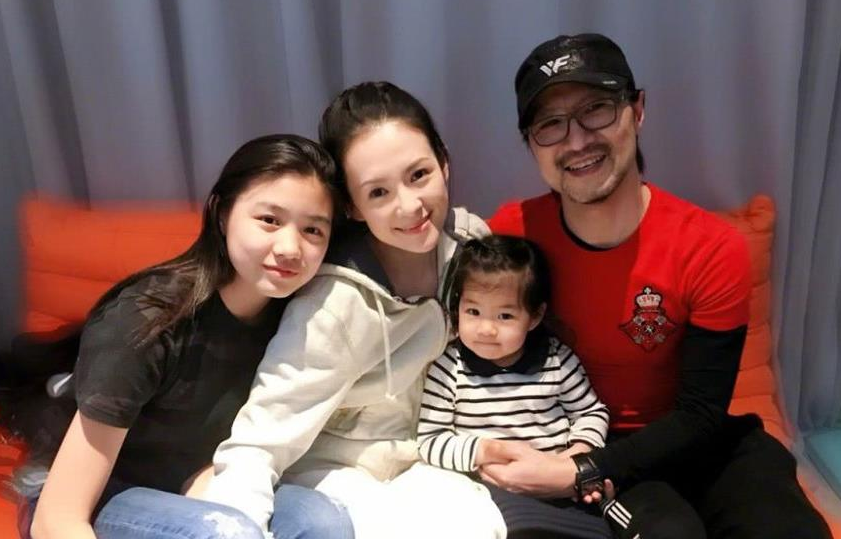 李小璐：很想你，贾乃亮：理发只用半小时，二