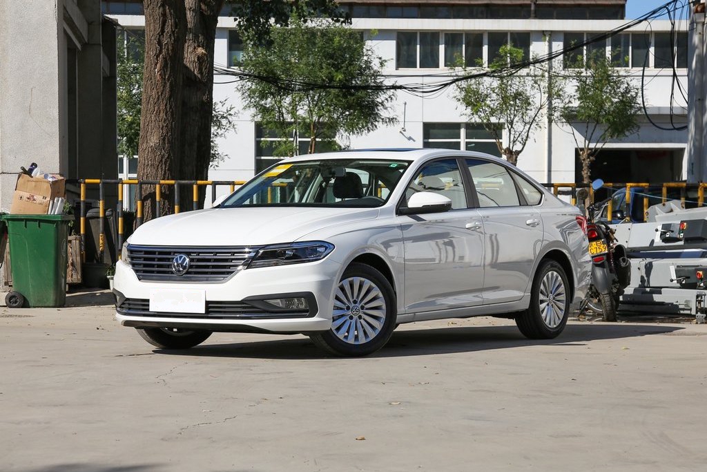 10萬預(yù)算買家轎，這三臺幾乎是必看項(xiàng)，實(shí)測油耗最低僅5.7L