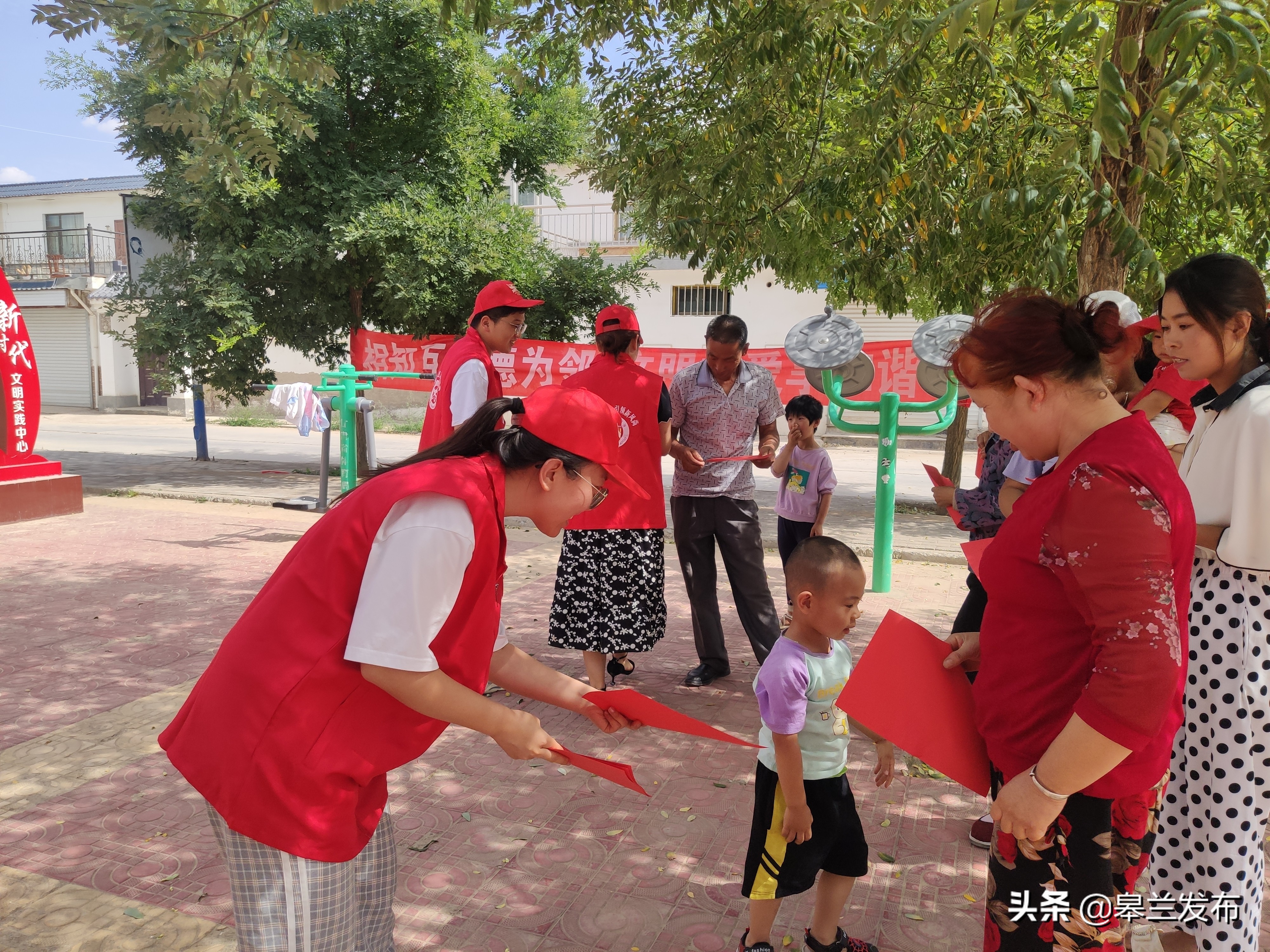 ����ʱ������ʵ�����������Һ���ٰ��ھӽ�����