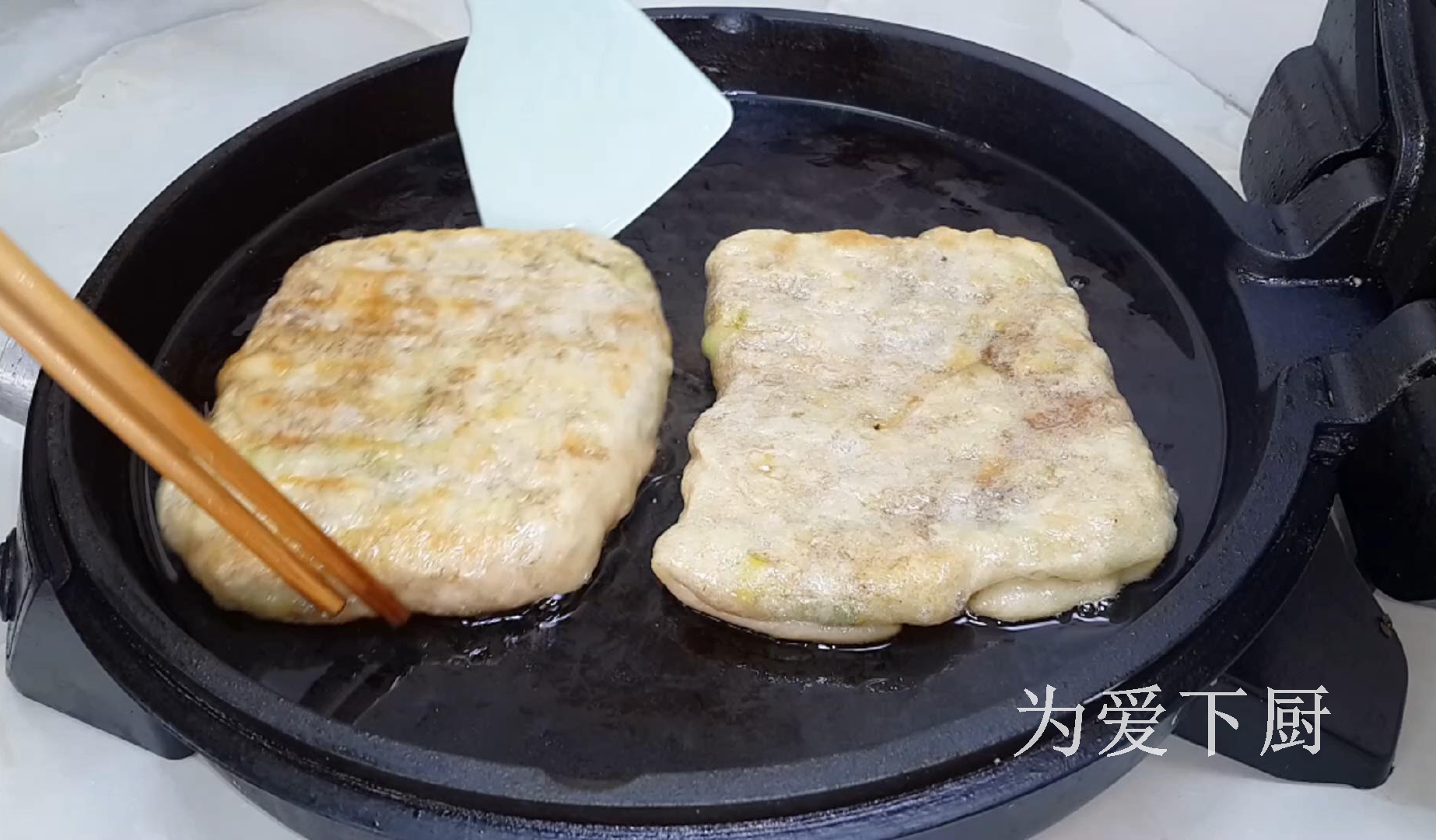 冬天白菜別燉著吃了，鍋裡烙一烙，比包子餃子還香，真的非常好吃