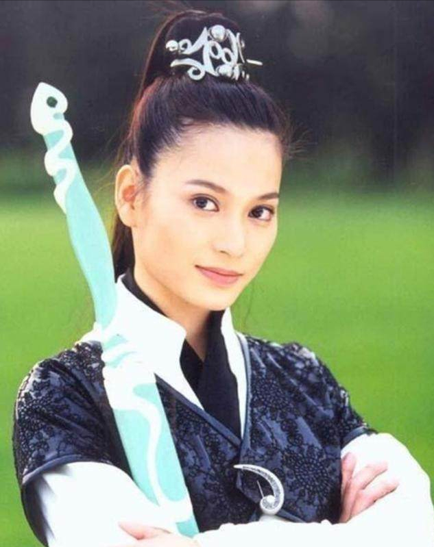 蔡少芬同届港姐，吴京唯一绯闻女友，无婚无子