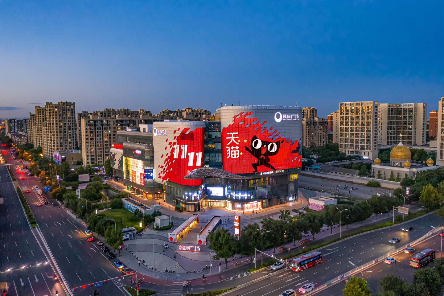 天猫广告的王牌是什么？中国最热地标广告投放，地标马克灯光秀