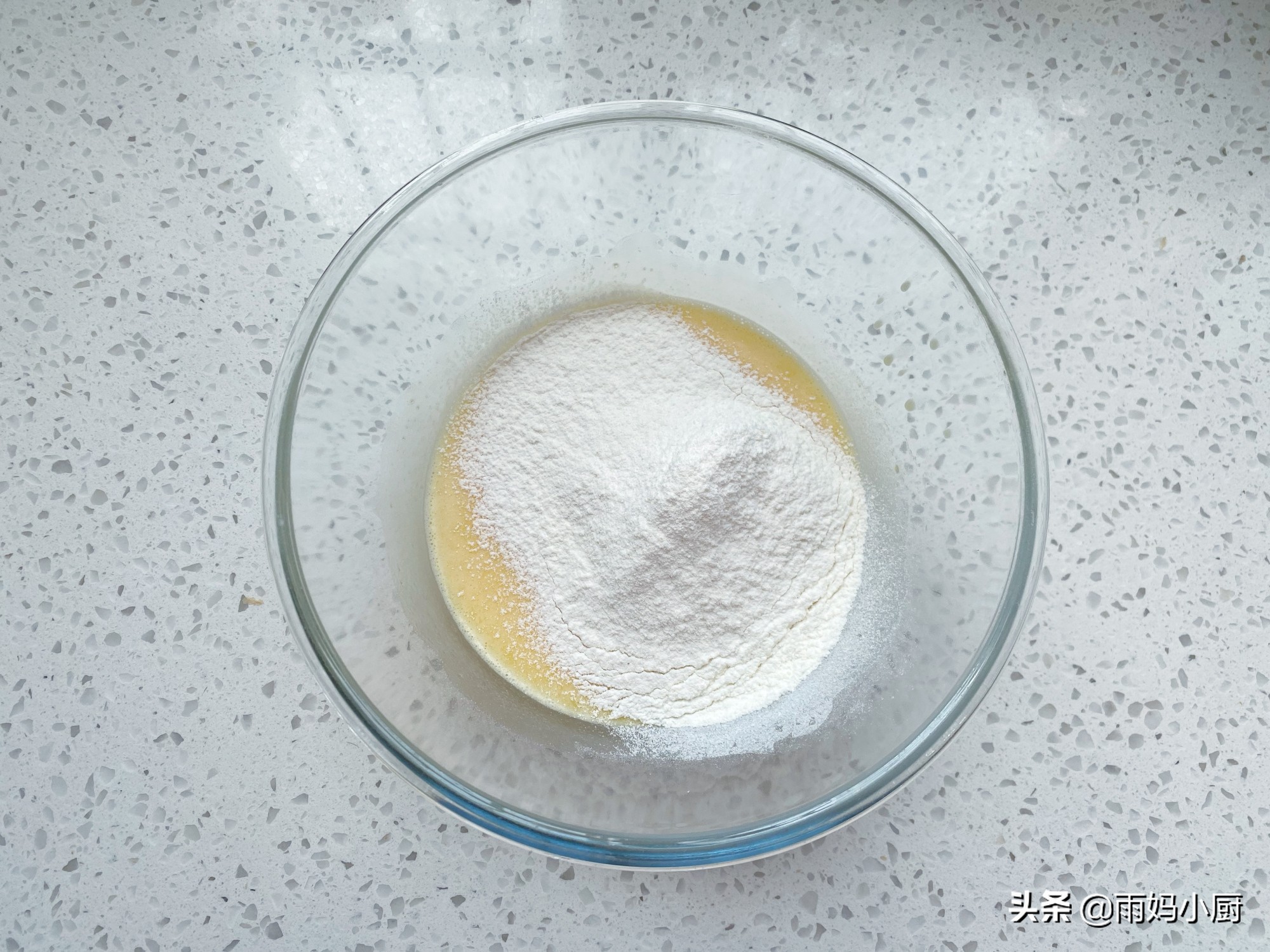 不回缩不塌陷，私房爆款的纸杯蛋糕，松软细腻，新手1次成功