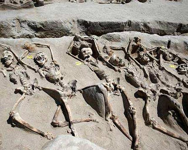 湖北高速公路施工，暴雨冲出3000具尸骨，专家揭开一段悲壮的历史