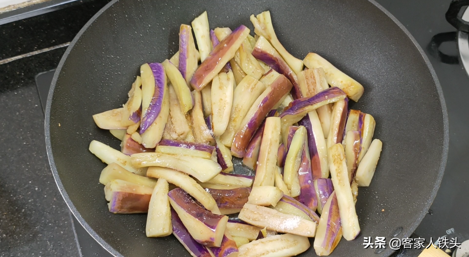 烫破嘴皮都要吃的豆腐煲，加上7个茄子，好吃不油腻，喷香又下饭