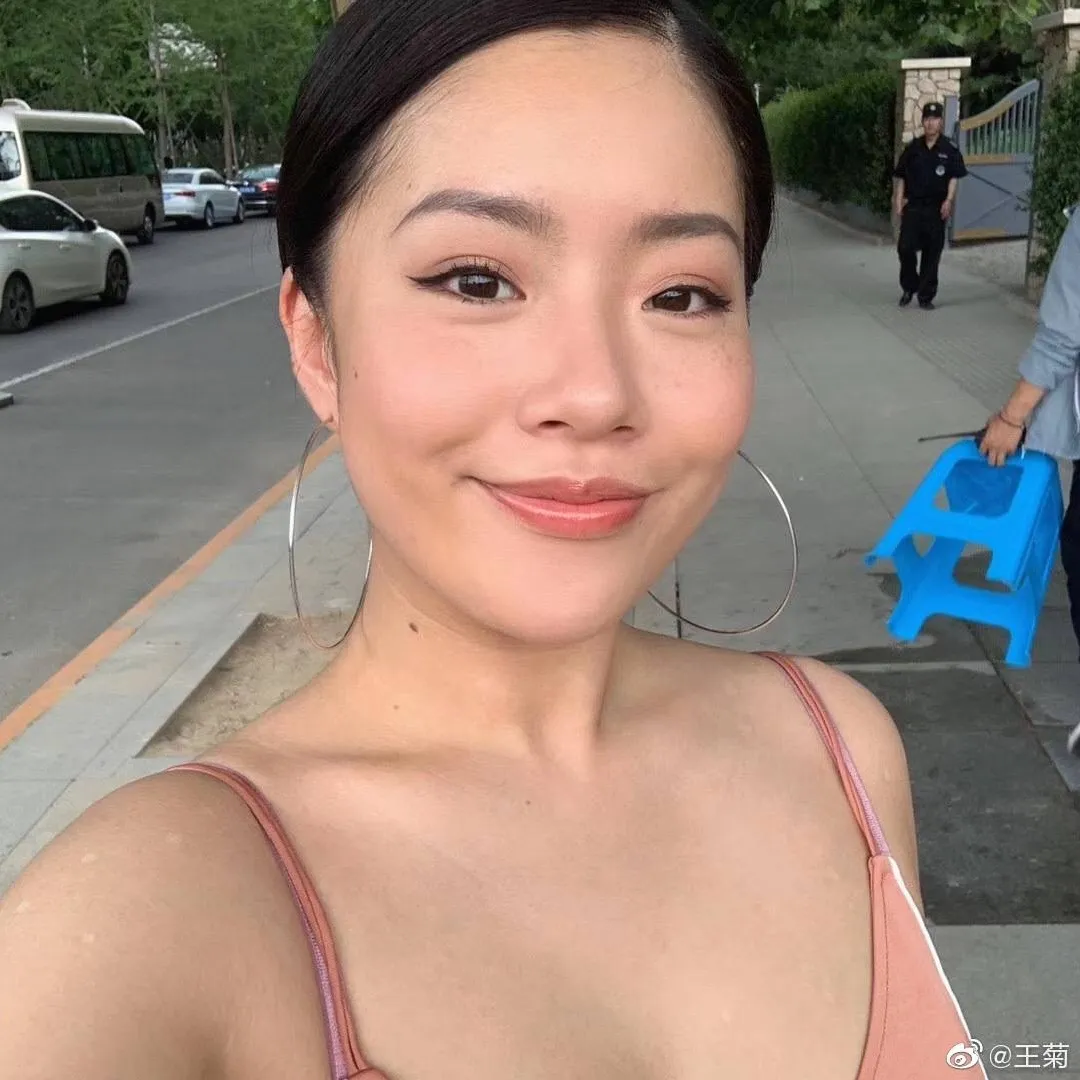 看完王菊给宋妍霏化的妆,被她的技术惊到…