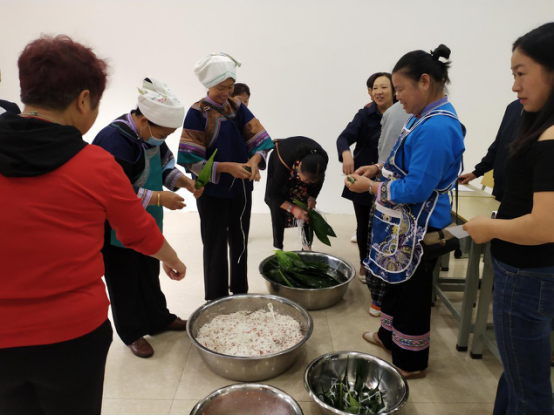 云南罗平：党群共建话端午  粽传情谊一家亲