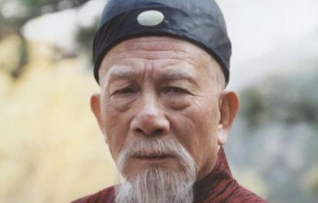 姑娘得病被醫(yī)生收為義女，嫁給其子后生下一子，卻影響清朝深遠