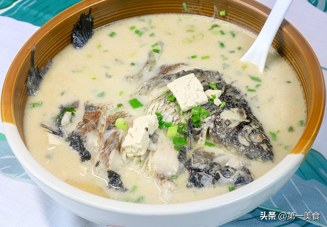 图片[1]-【鲫鱼炖豆腐】做法步骤图 汤汁奶白 味道极鲜-起舞食谱网